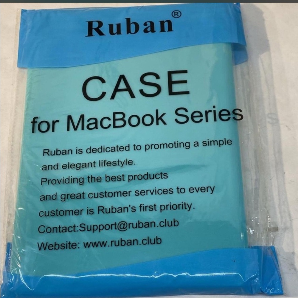 Ruban MacBook Laptop Blue Case Shell. New - in original packaging, never opened